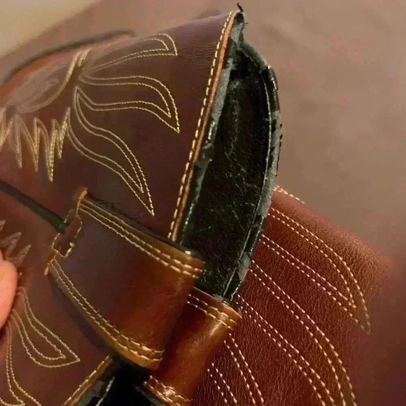 STEVE MADDEN BOOTS {size Unknown}with measuring tap 10” some marks and peeling - Picture 11 of 13